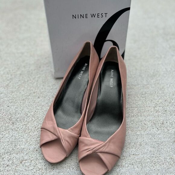Nine West Shoes - Nine West pink leather heels size 5.5